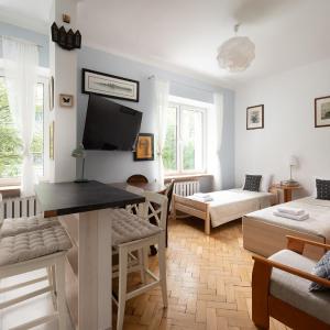 Metro Wierzbno Warm Apartment by BookingHost