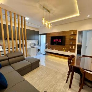 Downtown Getaway - 2 BD Beach Nearby