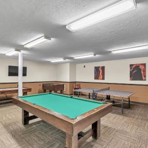 King Suite | 4 Guest | Great Views | Kitchenette