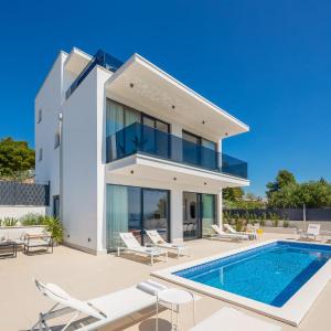 Stunning Home In Okrug Gornji