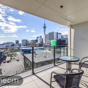 Spacious 3BR in Auckland CBD w Parking City Views