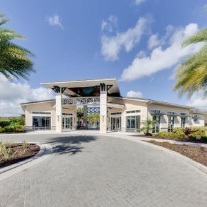 Grand 15-Bedroom Villa -Magical Themes, Pool & Game Loft, Lakeview