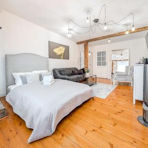 Nowowiejska Chic Harmony Apartment by BookingHost