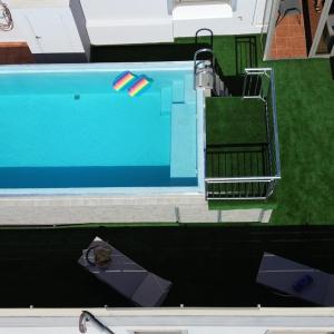 Elegant 2BR Apt Rooftop Pool & Walk to Old Town