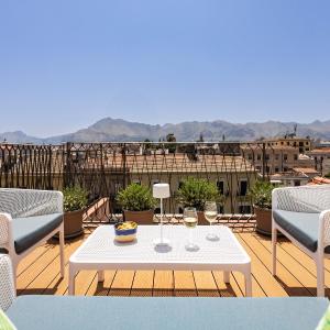 Apartment with 2 Terraces near Teatro Massimo