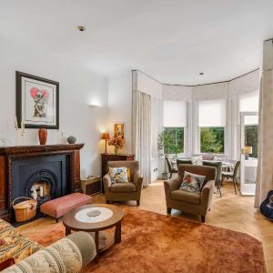 Beautiful 4 bed in Hampstead with Garden & Parking