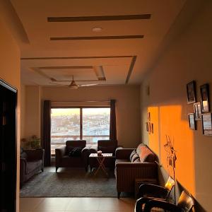 2-BHK Stay Minutes from the Airport & Motorway