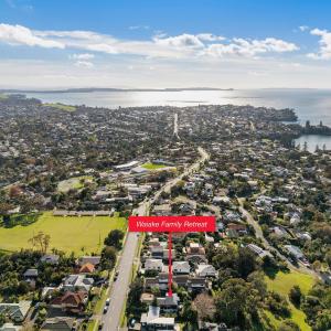 Waiake Family Retreat - Auckland Holiday Home