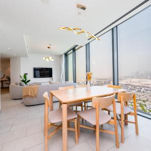 Modern Living with Skyline Views in Hartland