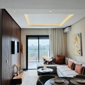 Bright & Cozy Apt with City View