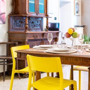 Vintage Charm & Color, Central and Spacious