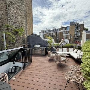 Cozy Mews House with Private Roof Terrace