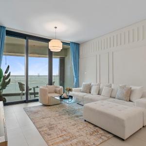 Exceptional high floor 3bed apartment by Suiteable