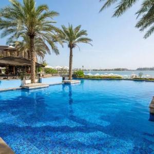 Dubai The Palm 4BR Beach & Pool Access