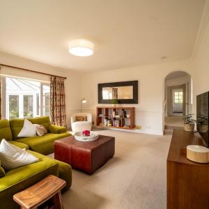 Spacious House in Weston Park