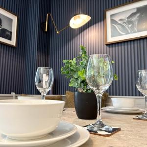 Modern 4BR Hse Family & Work Stays