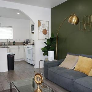 Casa Mid City - Centrally Located 1BR Getaway with Private Yard
