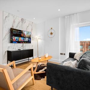 Luxury 2 Bedroom Apartment - Balcony - City Centre - Fast Wi-Fi - Netflix - Parking - 711C