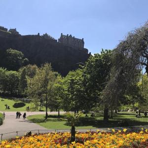 Three Bedrooms Flat in Central Edinburgh Old Town