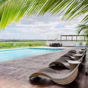 Lovely loft with pool in center!