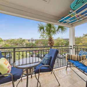 Beachfront Condo with Communal Pool & Ocean Views