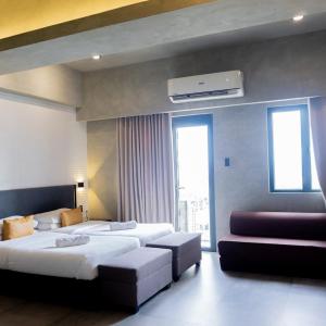 Spacious Condo with 50in TV & Netflix, Near Malls
