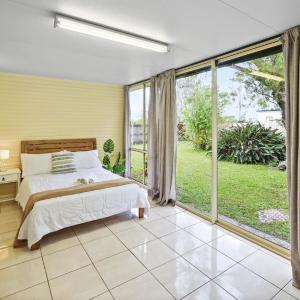 King Bed, Walk To Beenleigh Village & Marketplace Bedroom2