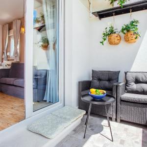 Firule Beach Apartment-Two Bedroom Urban Chic-Prime Location-Walk to Beach-Free Parking
