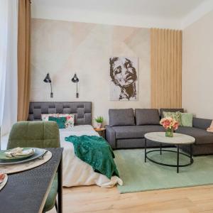 Central Charm - AC - Double Bed - Party & Sights Nearby