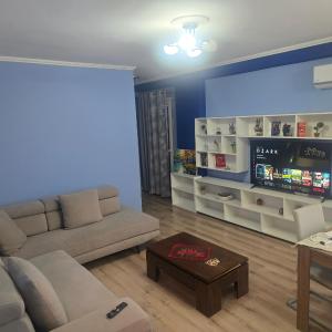 Modern cozy apt w/in 10 min walk from main square