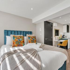 The Traveler's Wanderlust Studio