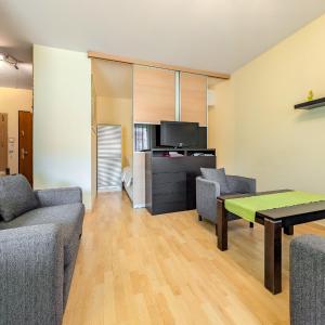 Mosiężna Przystań Homely Apartment by BookingHost
