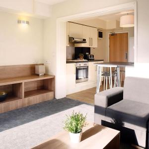 Student Only Silver Ensuite Mid Level at Highbury I