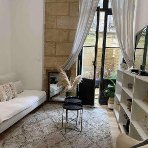Bordeaux center nice quiet apartment