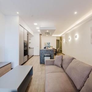 Modern 3BR Maisonette fully equipped with AC in Qawra by 360 Estates