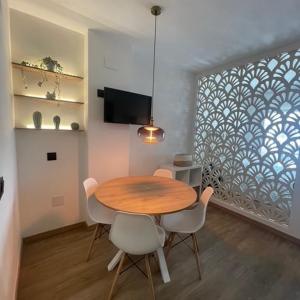 Marina Bajondillo Renoved wifi 20 meters from the beach
