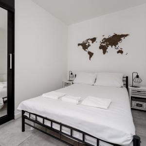 Limanowskiego Modern Studio by BookingHost