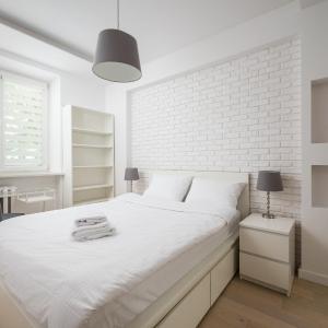 Plac Wilsona Modern Apartment by BookingHost