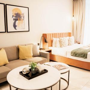 Chic Business Bay Retreat l Pool, Luxury Amenities