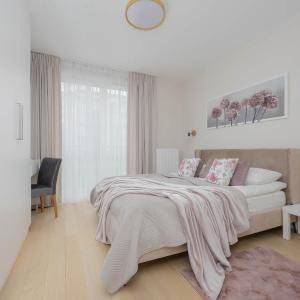 Jagiellońska Spacious Apartament with Parking and Air Conditioning by Renters Prestige