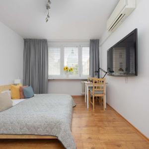 Cozy Air-conditioned Studio Nowogrodzka 56 in the Center of Warsaw by Noclegi Renters