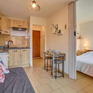 T1 bis lumineux pour 2, terrasse ensoleillée, parking, wifi - FR-1-841-26