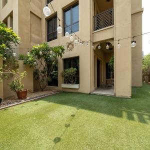 Stylish Old Town 1 Bed Plus Maids with Private Garden
