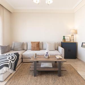 Luxury 2BR Apartment City Center with Parking