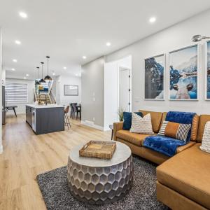 Ultimate Group Stay, 3 King Beds, 2 Suites