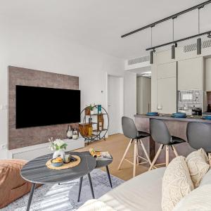 BNB SkyPark Nest with Balcony