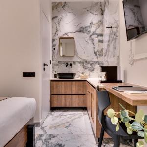 Athens Marble - Intimate studio