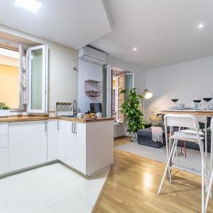 Boutique Downtown Apartment by TuriVida