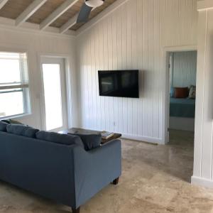 2 BR KESTREL COTTAGE with Exclusive Beach Park