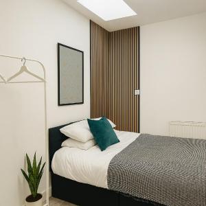 3-bed 3 bath Apartment Free Parking London Zone 2 5-mins London Bridge